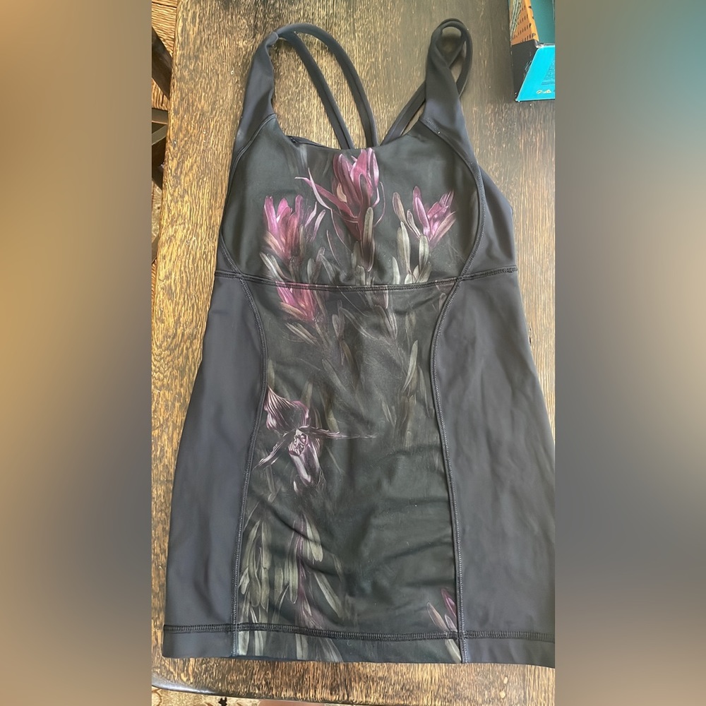 Lululemon size 4 tank